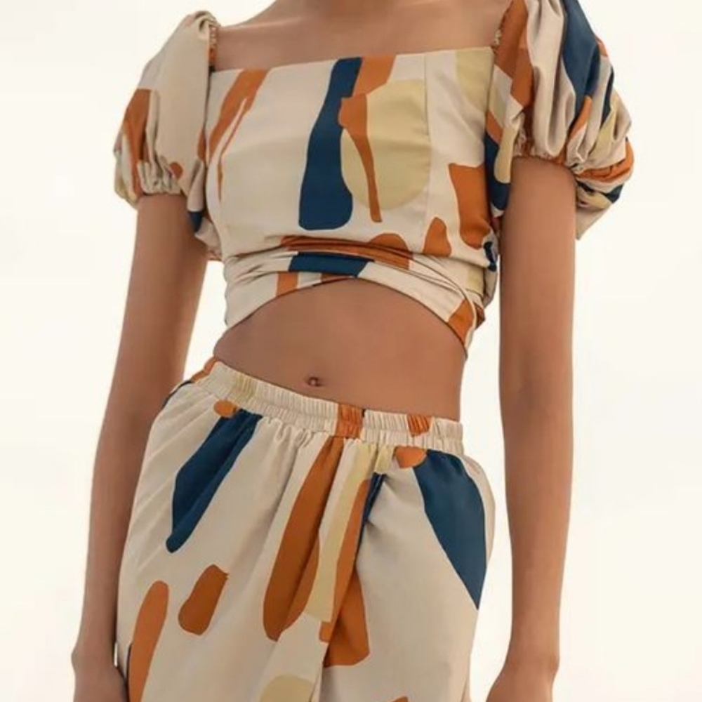 DIARRABLU Wrap Top Size Medium - Picture 6 of 6
